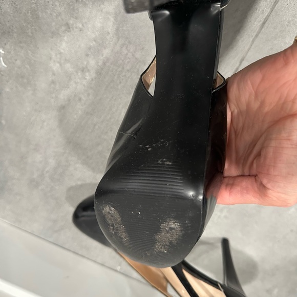 Guess - Picture 3 of 6